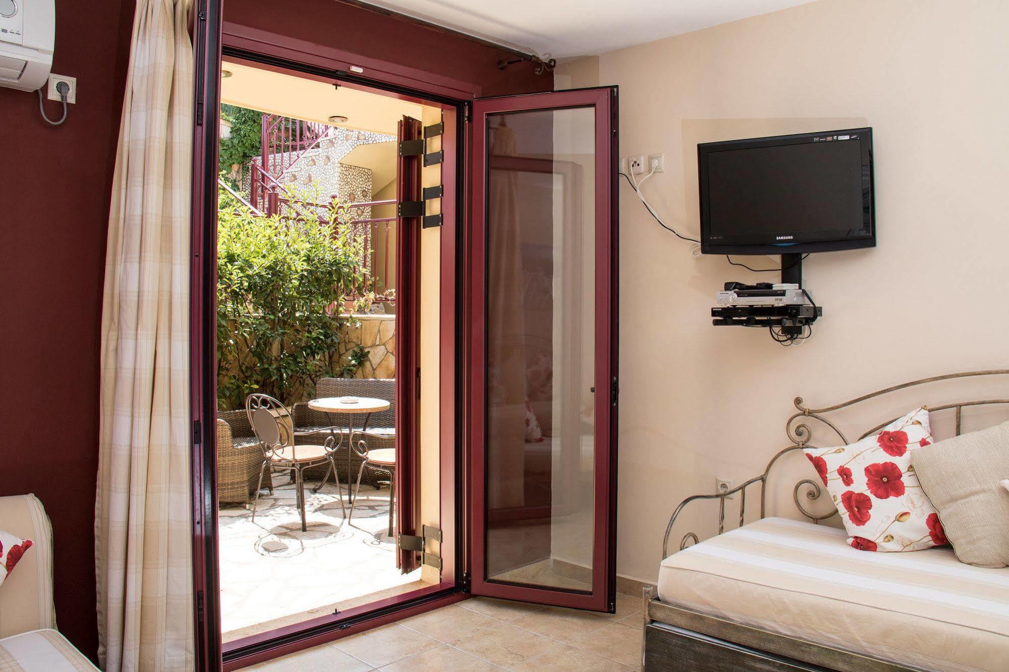 Greka Ionian Suites Agia Efimia Exterior foto