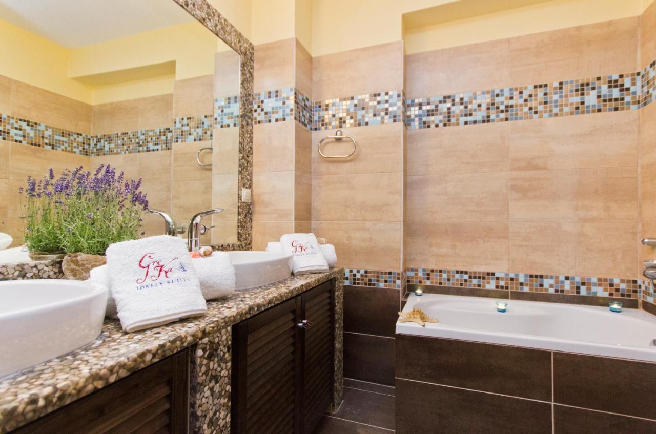 Greka Ionian Suites Agia Efimia Exterior foto